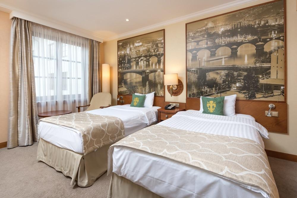 Lindner Castle Hotel 4*